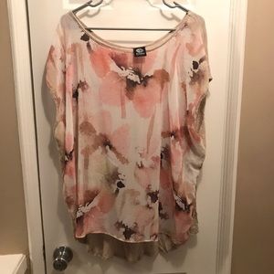 PLUS SIZE Flowy Floral Top